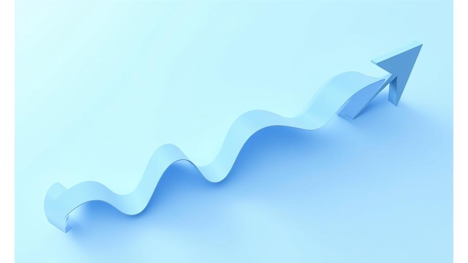 Veri trendlerini ve büyümeyi gösteren yukarı doğru bir ok grafik ile soyut dijital büyüme görselleri.